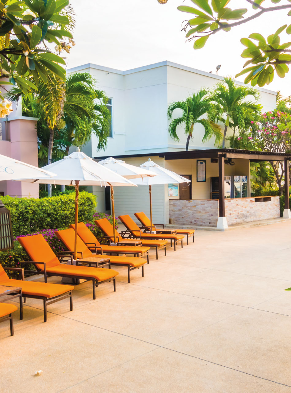 hotel-chairs-with-palm-trees